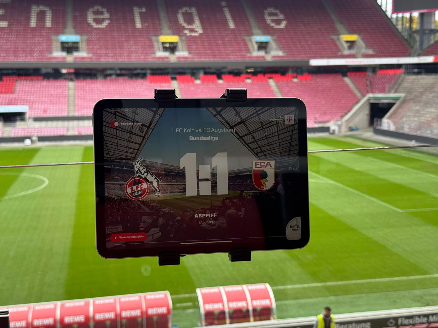 Futuristic App for 1. FC Köln designed by the freelance Creative Director Christopher Gey from Leipzig - Cinema Mode