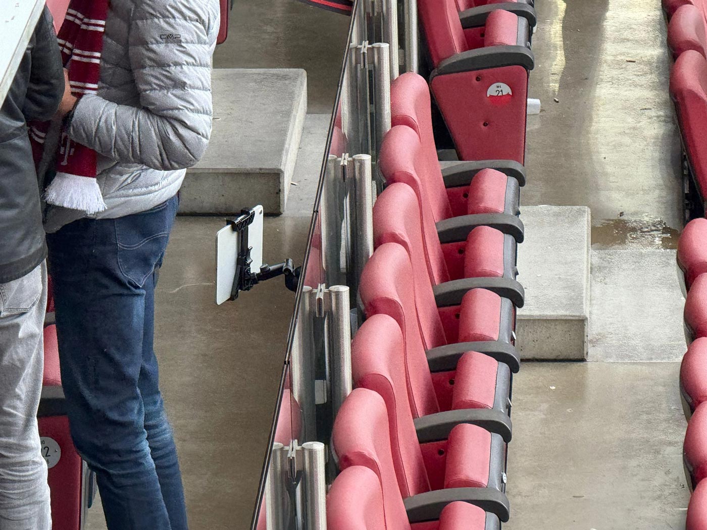 Futuristic App for 1. FC Köln designed by the freelance Creative Director Christopher Gey from Leipzig - Stadion Mode