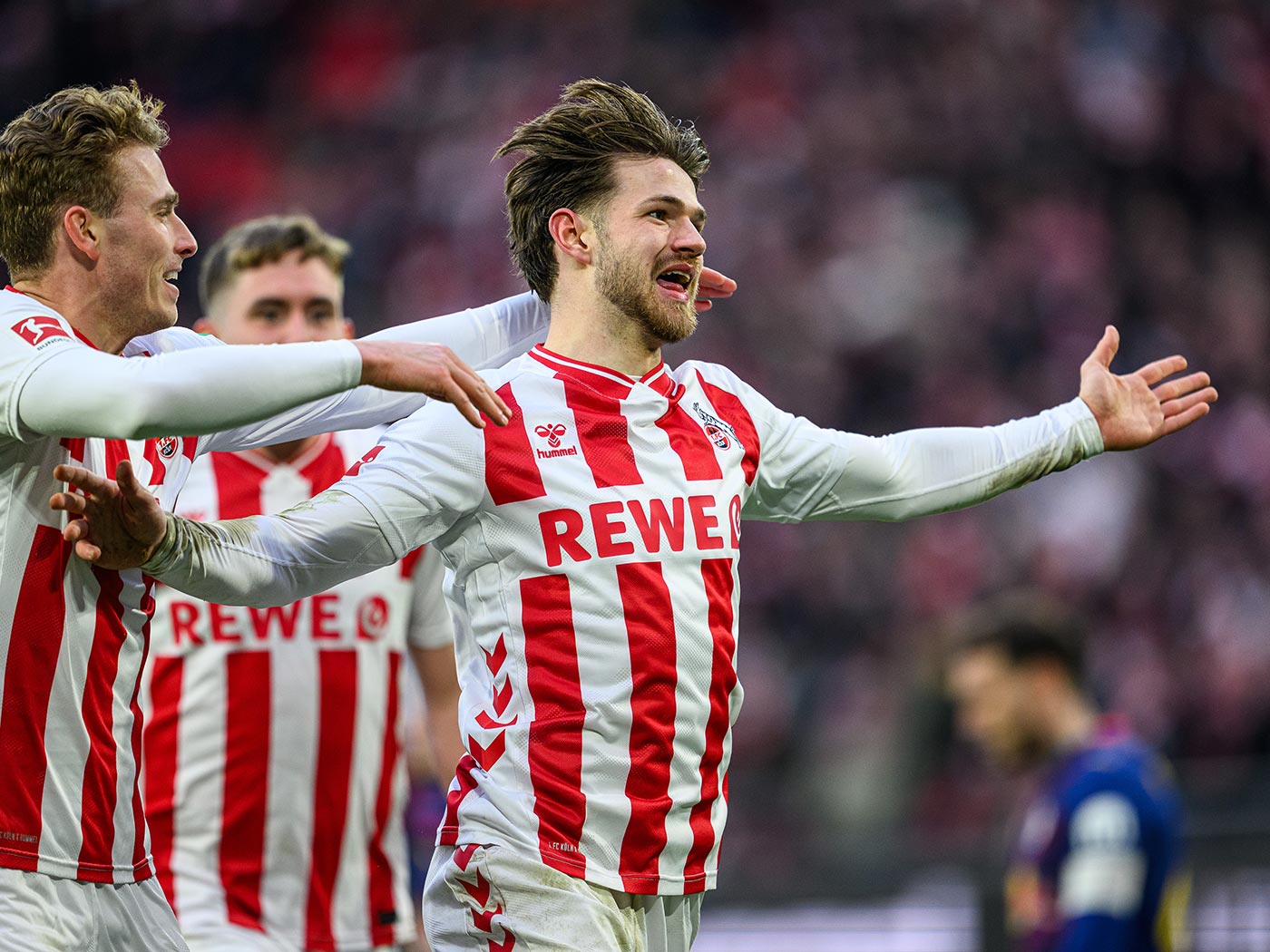 Futuristic App for 1. FC Köln designed by the freelance Creative Director Christopher Gey from Leipzig - Cinema Mode